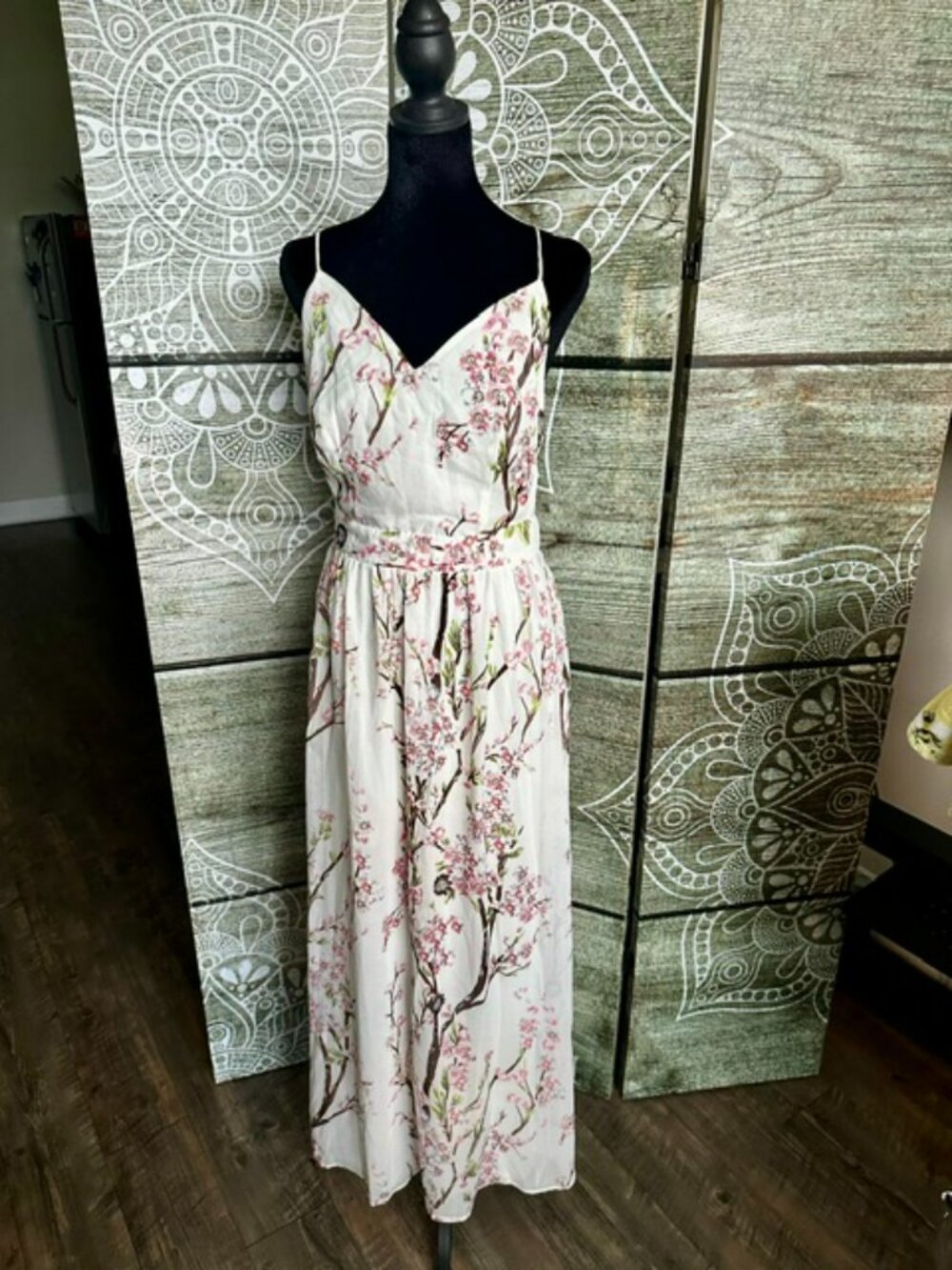Women's White Floral Maxi Dress